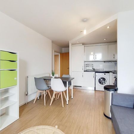 Fully Serviced Two Bed Apartment By Excel & O2 London Eksteriør billede